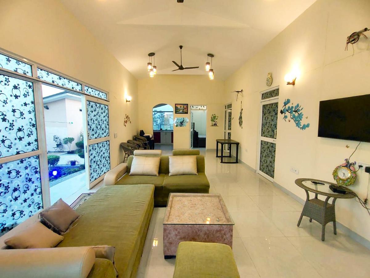 Shaw Estate-Farm House For A Small Parties-Jp Farm Greater Noida Dış mekan fotoğraf